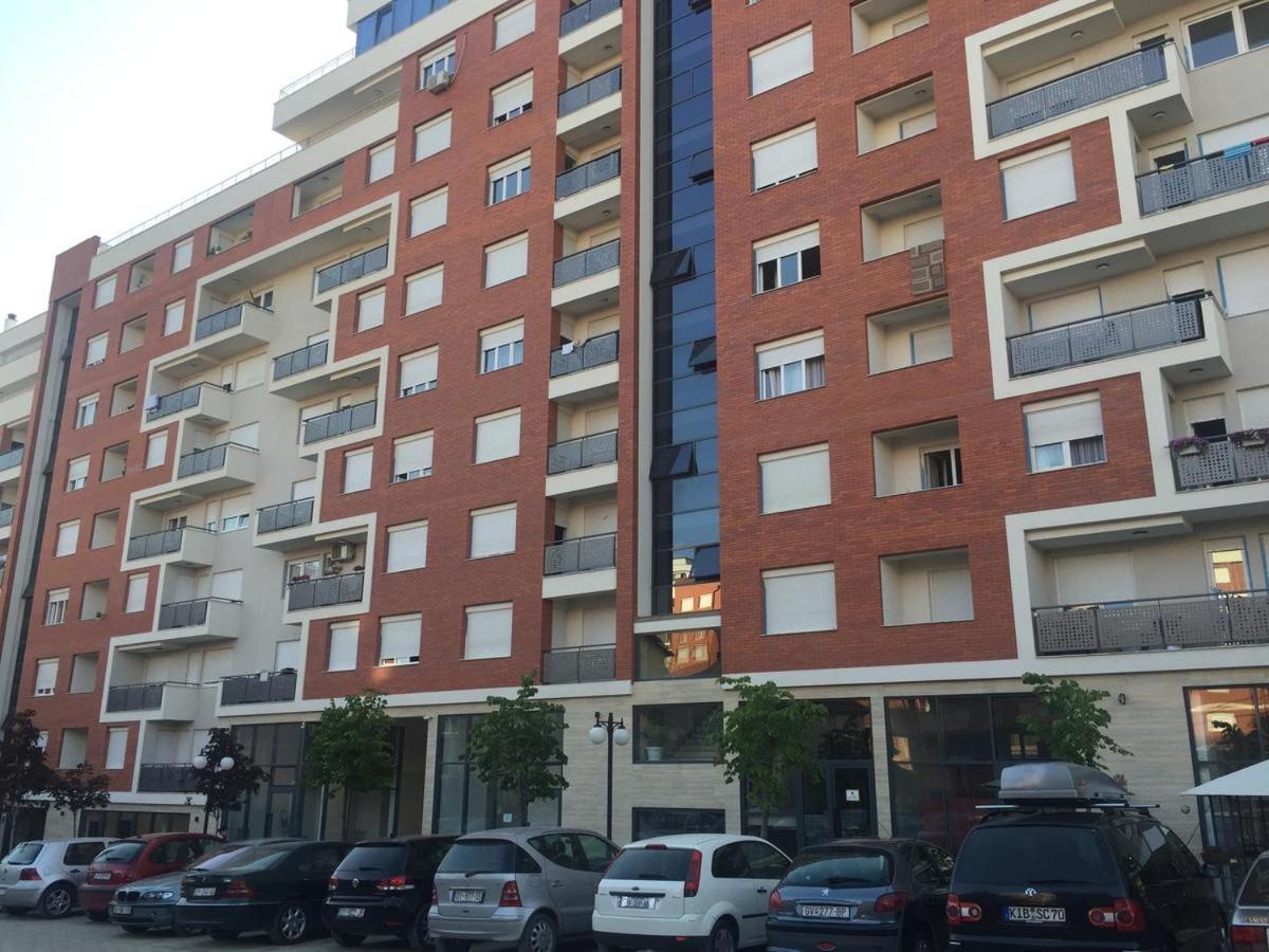 Blini Complex Apartment Prishtine Bagian luar foto