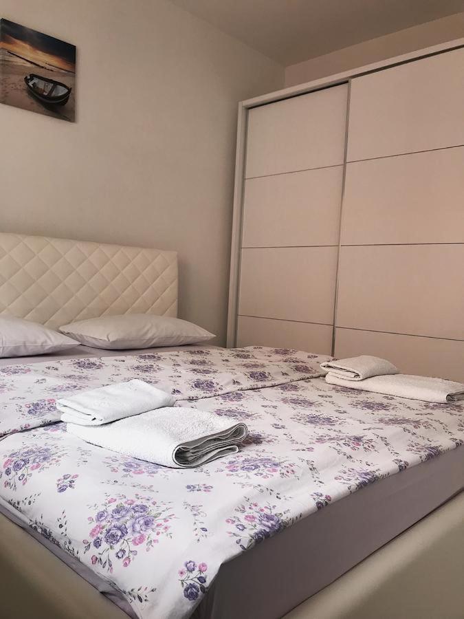 Blini Complex Apartment Prishtine Bagian luar foto