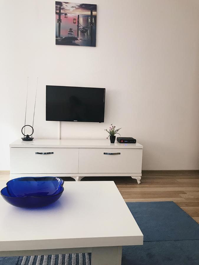 Blini Complex Apartment Prishtine Bagian luar foto